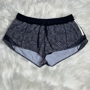 Lululemon Hotty Hot Short (2.5" )